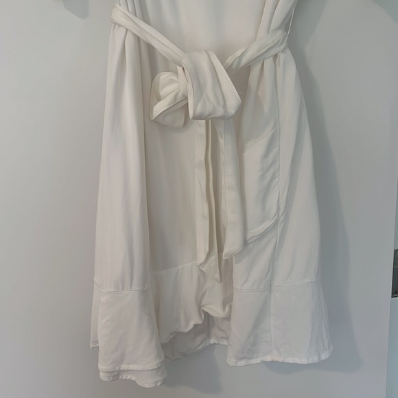 White dress - Picture 2 of 2